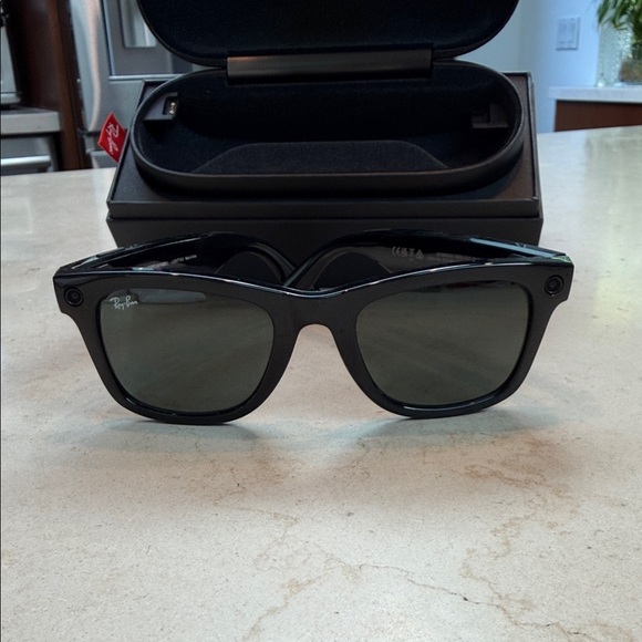Ray-Ban Stories Wayfarer Box in Silver - Picture 7 of 11